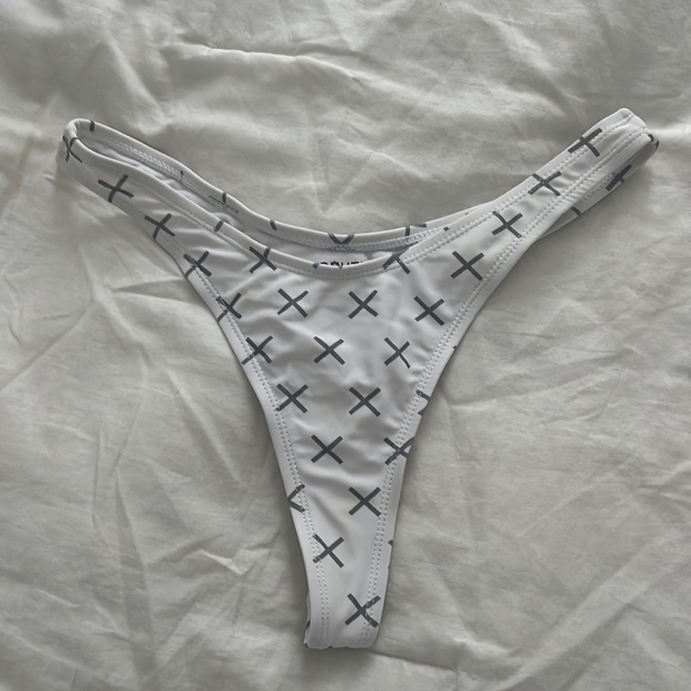 Boutine LA thong bottom